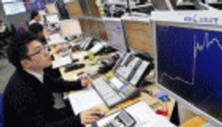 صعود الين يهبط بمؤشر نيكي الياباني لأدنى مستوى في شهر