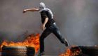 اشتعال المواجهات بالضفة وغزة .. وارتفاع عدد شهيدات الانتفاضة إلى 7