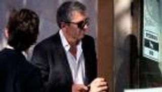 مالك تشيلسي يستغل محاكمة ميسي بالتفاوض لضمه