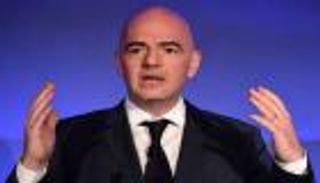 مورينيو وفيجو وكابيلو يدعمون انفانتينو لرئاسة الفيفا