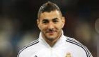  الشرطة الفرنسية تعتقل بنزيمة في قضية ابتزاز 