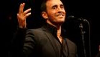 كاظم الساهر يضطر لطلب الأمن لمعجبة لاحقته في بيروت