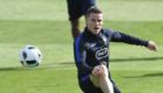 ديشامب يستدعي جاميرو وديمبيلي وكوندوجبيا لقائمة فرنسا