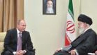 بوتين يهدى خامنئي مصحفًا .. ويرفضان رحيل الأسد في إطار تسوية