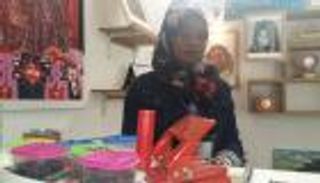 لوحات فنية بخرامات الورق.. تعرفوا إلى صليحة سالم