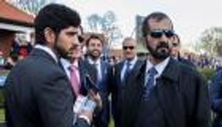 بالصور.. محمد بن راشد يشهد سباق 2000 جينيز الإنجليزي للفروسية