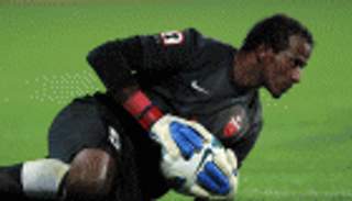 خطأ فادح لحارس الأهلي الإماراتي يمنح الجزيرة هدفه الأول