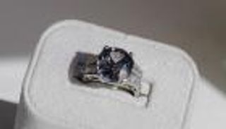 خاتم تتوسطه ألماسة زرقاء لشيرلي تمبل يخفق في المزاد