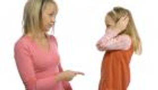 3 تصرفات خاطئة تدمِّر ثقة الطفل بنفسه.. احذروها