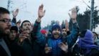 الاتحاد الأوروبي يقر اتفاقًا مع تركيا يقضي بإعادة اللاجئين