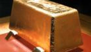 الذهب يتراجع من أعلى مستوى في 15 شهرا