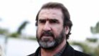 بالفيديو.. كانتونا يعين نفسه مدرباً لمنتخب إنجلترا 