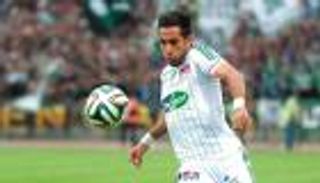 ضائقة مادية تجبر نجم الرجاء على بيع سيارته