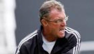 غياب مفاجئ للهولندي كرول عن تدريبات الإفريقي