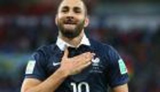 بنزيمة يرد على رئيس وزراء فرنسا