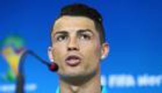رونالدو يتجاهل الصحفيين بعد مباراة المجر