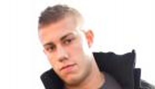 "فيراري" تضع نهاية لرحلة الملاكم الكندي "حول العالم"