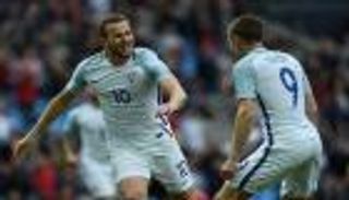 كين يفضح سخرية لاعبي إنجلترا من قرارات هودجسون