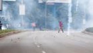 شرطة كينيا تطلق الغاز المسيل للدموع على محتجين في نيروبي