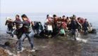 مجانا.. شواحن بالطاقة الشمسية لهواتف المهاجرين باليونان