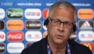 مدرب أيسلندا: لا نعتمد فقط على الدفاع المحكم