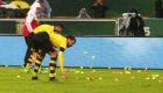 كرات التنس وسيلة اعتراض جماهير دورتموند ضد أسعار التذاكر