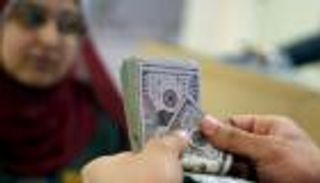 خبراء يوجهون 5 نصائح للحكومة المصرية للخروج من أزمة الدولار