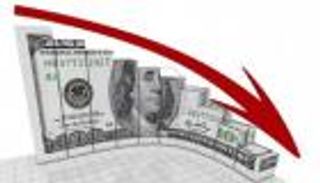 الدولار يتراجع عن أعلى مستوى في 8 أشهر والإسترليني ينتظر شهادة محافظ المركزي