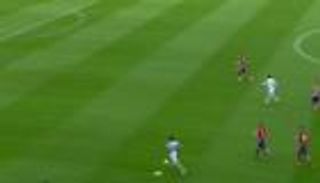 بالفيديو.. طرد سيميوني في واقعة تحاكي الدوري المصري