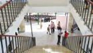 الهلال الأحمر الإماراتي يواصل دعم التعليم في عدن