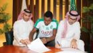 الأهلي السعودي يجدد عقد لاعبه الربيعي 5 مواسم