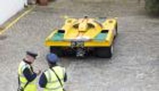 بالصور: أغلى سيارة في العالم ترتكب مخالفة مرورية