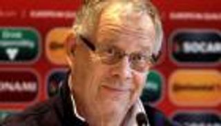 مدرب أيسلندا يستعين بأينشتاين لمواجهة إنجلترا 