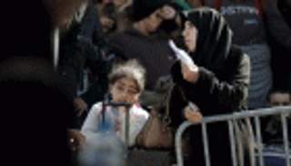 اللاجئون من الشرق الأوسط يساعدون في تحقيقات جرائم الحرب