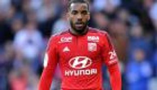 مدرب ليون ينصح لاكازيت برفض برشلونة