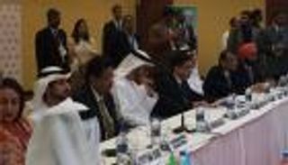 بالفيديو والصور.. محمد بن زايد يزور السوق المالية في بومباي