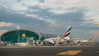 استمرار العمل بمطار دبي رغم الأحوال الجوية السيئة