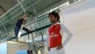 النني يشارك أساطير أرسنال في إعلان ترويجي