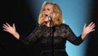 أديل تعلن عن جولة حفلات أوروبية العام المقبل