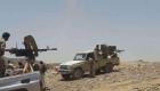 الأباتشي تقصف المتمردين شرق صنعاء والمقاومة تتقدم بالبيضاء