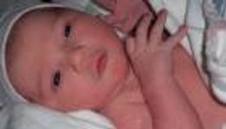 رغم مشكلات البدانة لديك.. احرصي على إرضاع طفلك طبيعيًّا