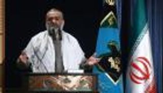 قادة الحرس الثوري يحذّرون روحاني من الانفتاح على الغرب