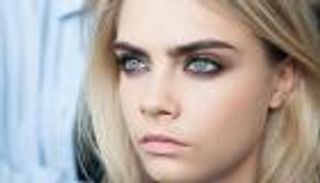 بالفيديو.. 10 نصائح لتحصلي على مكياج النجوم البرونزي