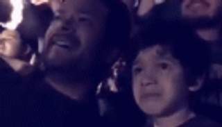 بالفيديو.. دموع طفل التوحد التي أبكت 16.5 مليون شخص