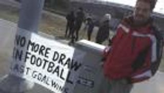 مشجع يطالب الفيفا بإلغاء "التعادل"