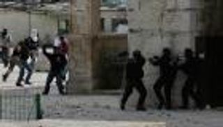 المستوطنون يجددون اقتحام الأقصى واعتقالات جديدة بالضفة