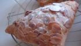 "المثلثات باللوز".. حلوى عيد الفطر بالجزائر