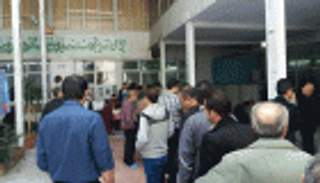 تقارير: خصوم روحاني يفوزون بالمزيد من المقاعد بانتخابات إيران