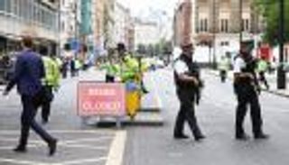 بالفيديو.. الشرطة توقف منفذ هجوم لندن بتهمة القتل وليس الإرهاب