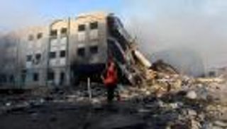 الاحتلال يُخطر عائلة شهيد من الخليل بإخلاء منزلهم تمهيدًا لهدمه